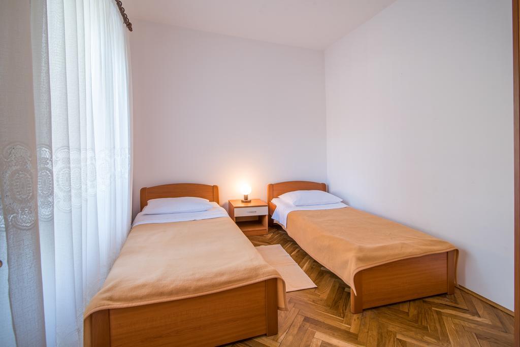 Apartment Ana 1 Malinska Buitenkant foto