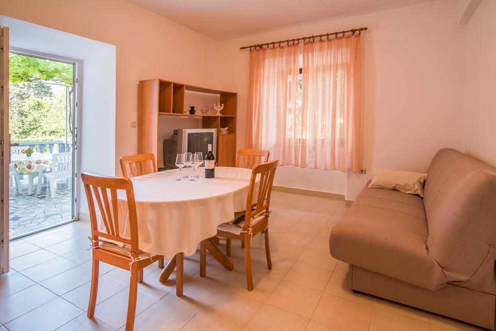 Apartment Ana 1 Malinska Buitenkant foto