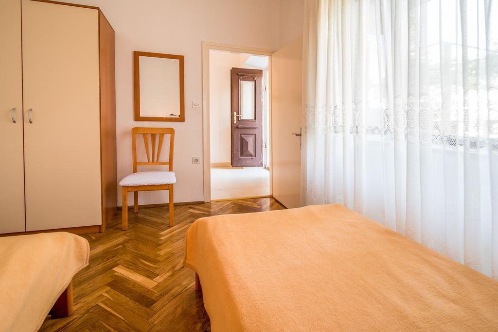 Apartment Ana 1 Malinska Buitenkant foto